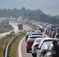 Шофьори на „Калотина” бесни: Има 20-километрова опашка, пълен блокаж!