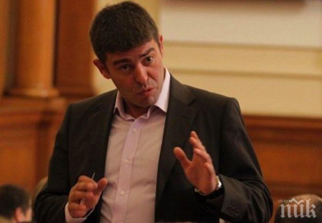 Страхил Ангелов, депутат от БСП: Станишевци и дъбовци се гаврят с нас
