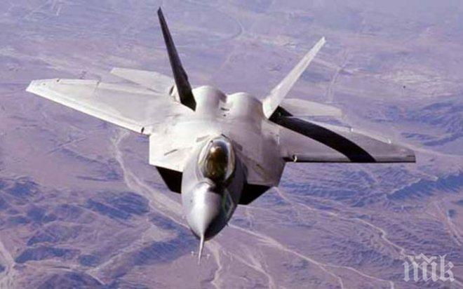 Изтребител се разби в квартал в Либия, трима загинаха (видео)