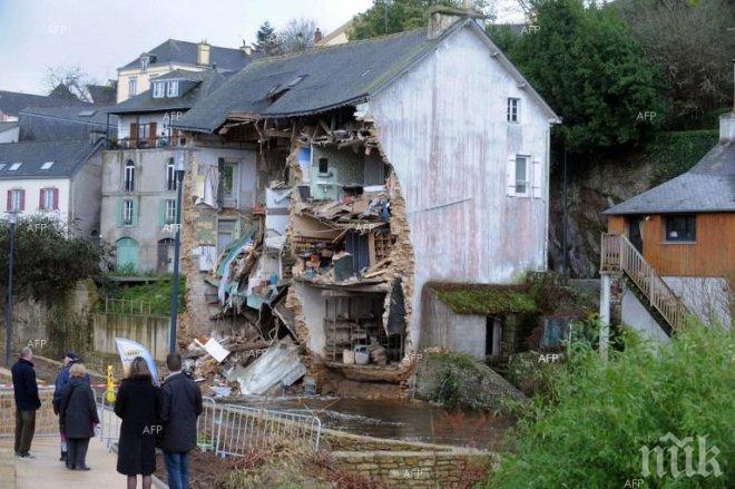 Двама души са в неизвестност след срутването на къща във Франция