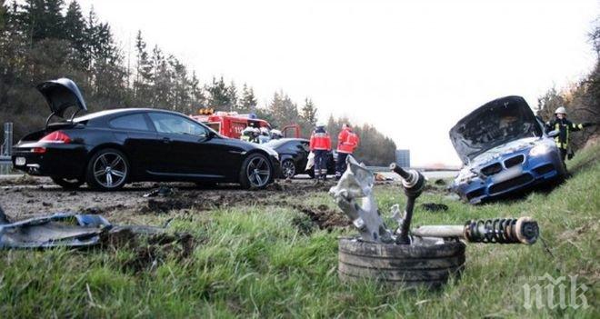 29 коли се нанизаха при верижна катастрофа в Германия