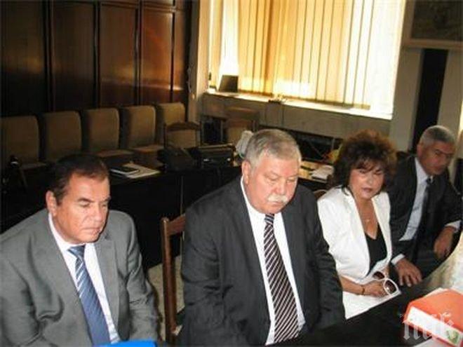 Шефът на ЕНП Жозеф Дол на обиколки с Борисов преди вота