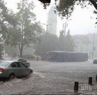 Kошмарът се повтаря! Половин България е под вода, села и градове са залети! Бургас и Поморие са наводнени, колите плуват (обновена и снимки)