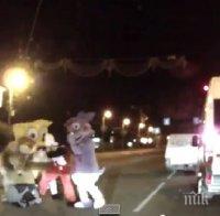 Мики Маус и Спoндж Боб пребиха шофьор в Русия (видео)
