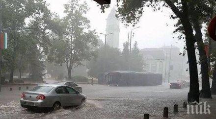 kошмарът повтаря половин българия вода села градове залети бургас поморие наводнени колите плуват обновена снимки