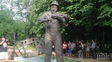 паметникът тодор колев шумен възстановен