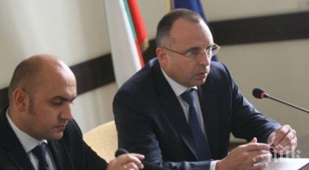 двама министри шеф кабинет имали общ бизнес