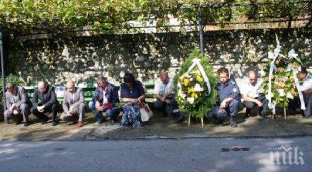 близки загиналите пожарникари бобов дол почетоха паметта снимки