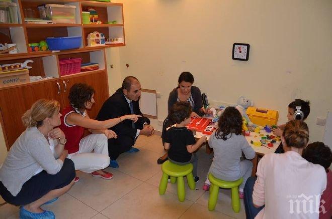 Цветан Цветанов и компания дариха по 1000 лева за деца с аутизъм (снимки)