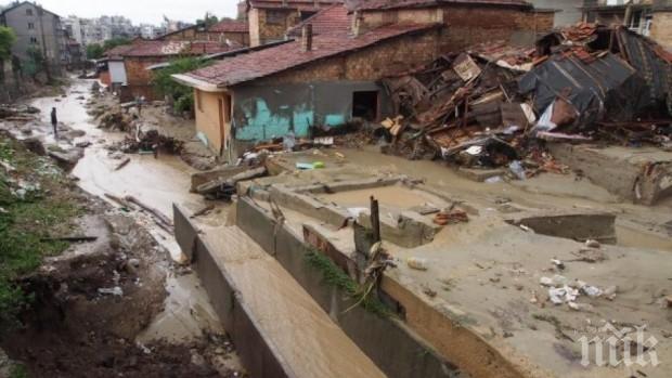 Ад! Преля язовир Добри дол в Първомайско, 30 къщи са под вода (обновена)