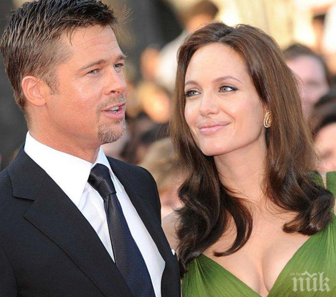 Брад и Анджелина на луксозна яхта през медения месец
