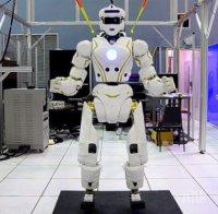 Двукрак робот тича с 4,2 км в час