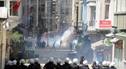 полицията турция използва сълзотворен газ водни оръдия протестиращи