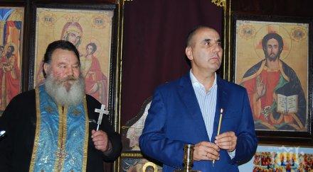 цветан цветанов помоли пострадалите наводненията снимки