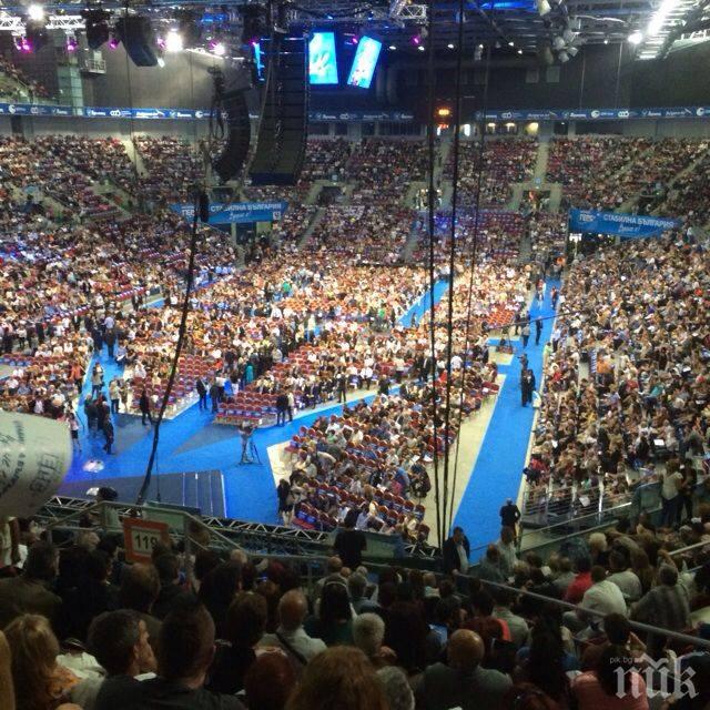 ПЪРВО в ПИК! Еуфория преди старта на кампанията на ГЕРБ! Зала Армеец се пълни, Борисов надъхва своите, клетките на GSM-ите отказват!