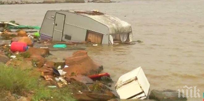 Шокиращи кадри от водния ад в Бургаско: Потопът помита пътища, мостове пропадат, язовири преливат (видео)