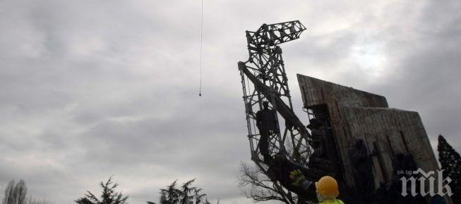 Няма решение за разрушаване на паметника пред НДК