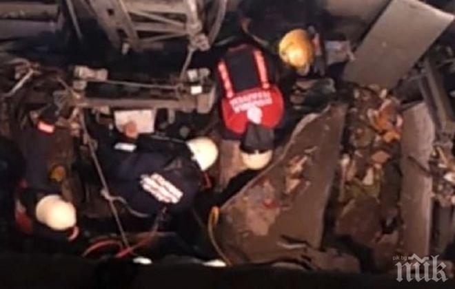 Ад в Истанбул: Асансьор падна от 32-ия етаж и погуби десет души (видео)