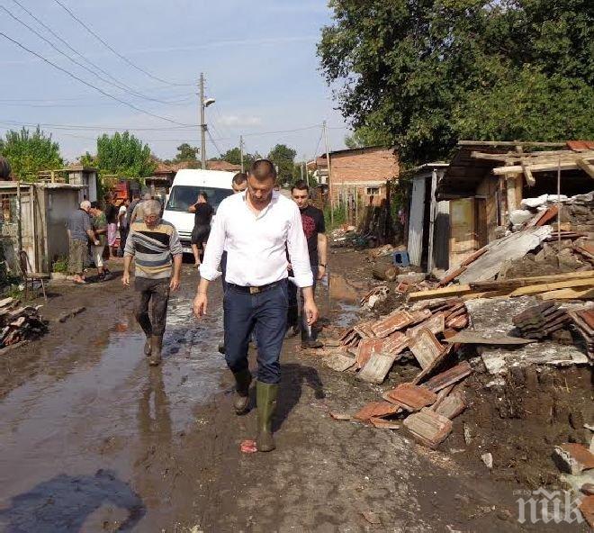 Бареков донесе дарения на наводненото село Странско
