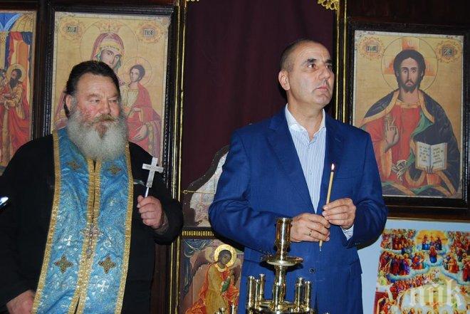 Цветан Цветанов сe помоли за пострадалите от наводненията (снимки)