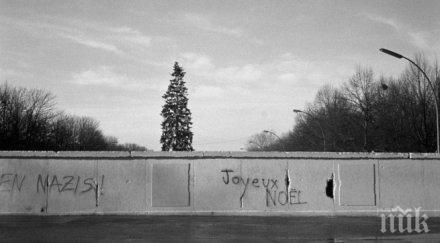 8000 светещи балона мястото берлинската стена