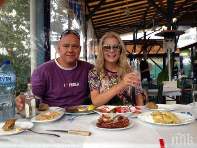 Венета Райкова на вечеря с Тишо: Наздраве, другари и другарки! (снимка)