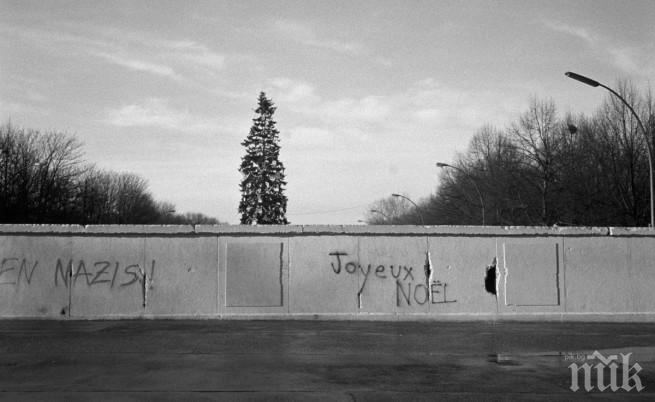 8000 светещи балона на мястото на Берлинската стена
