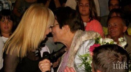 лили иванова подари букет класната време концерт