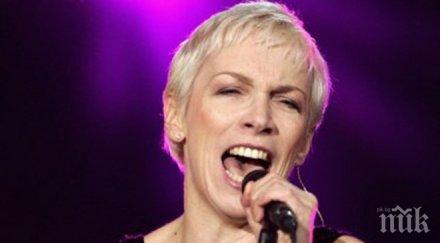 ани ленъкс отказва музиката