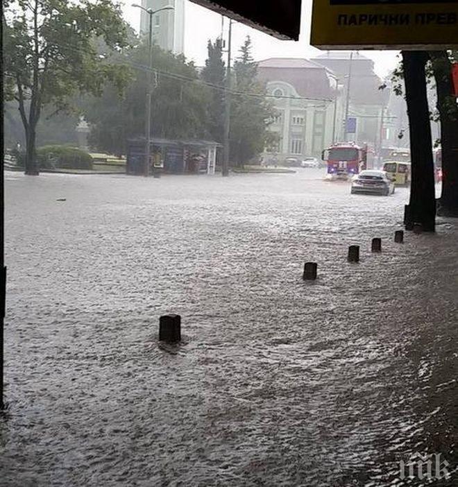 Община Бургас: Потопът не е причинен от приливна вълна от яз. Маринка