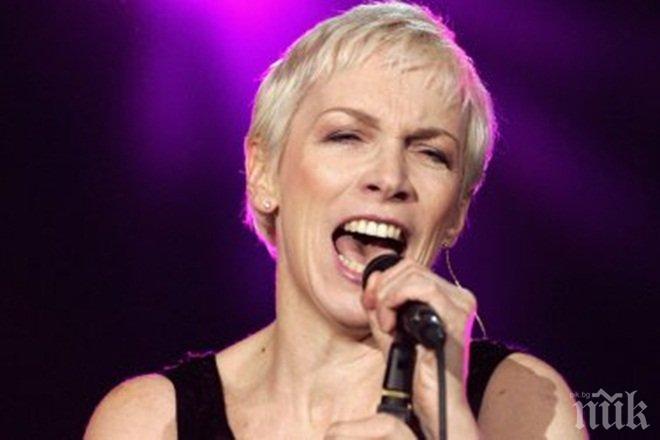 Ани Ленъкс се отказва от музиката
