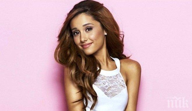 Ариана Гранде спи гола заради баба си
