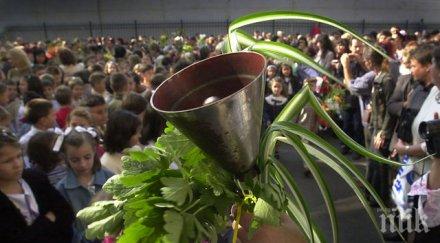 пропаганден кич септември даваме пари мизия вместо букети пускаме децата учат талибанчета глупости квадрат