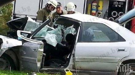 адска катастрофа сандански кола заби бясна скорост тир един загина друг бере душа болница