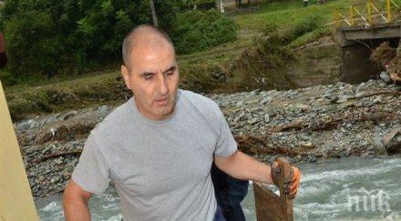 първо пик цветан цветанов продължаваме помагаме пострадалите наводненията момента сме изчистили 250 къщи