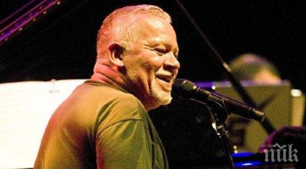 почина легендарният пианист композитор джо семпъл