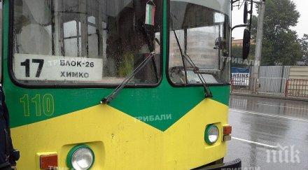 катастрофа враца тролей блъсна кола светофар снимки