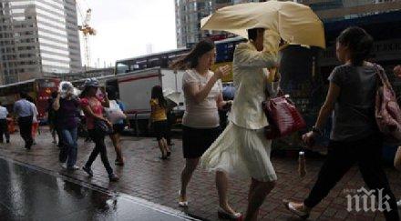 тайфунът калмеджи парализира живота хонконг