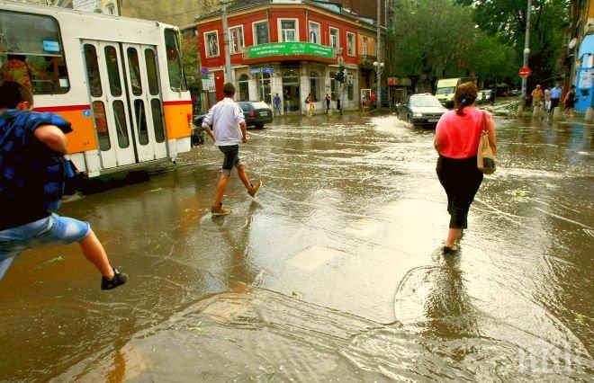 Трамваите към Илиянци тръгнаха отново след тежко наводнение и липса на ток