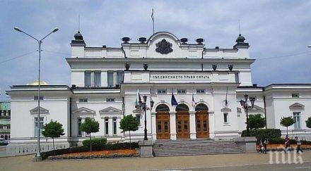 партията доносниците мнозинство парламента бойко радан миков сие мълчат държавна сигурност пресечната точка всички партии олигарси