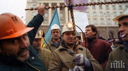 миньорите бургас започнаха подземна стачка заплати