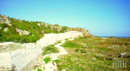 откриха реставрираната крепост яйлата сред протести