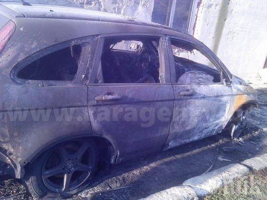 Подпалиха Мерцедеса на бургаски бизнесмен, сплашиха и сина му