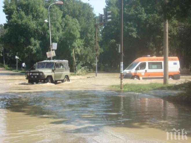 Сформират допълнителни екипи за отводняване в Сливен 