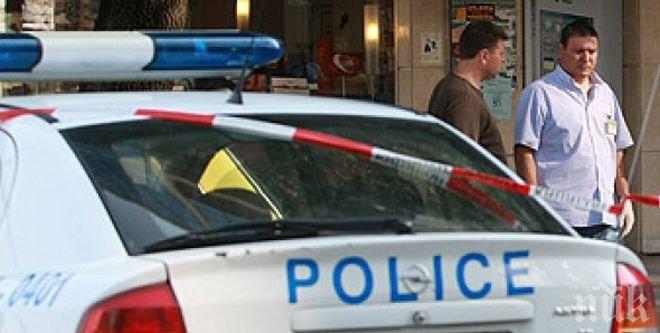 ИЗВЪНРЕДНО: Въоръжен грабеж в столичен мол! Бандити удариха инкасо автомобил и избягаха с кола с украински номера