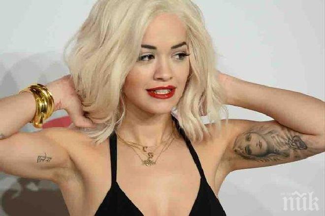 Рита Ора e отчаяна, пише писма на бившия си 
