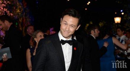 джоузеф гордън левит играе едуард сноудън