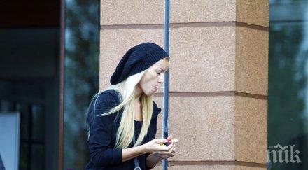 първо пик сестрата майката диляна попова неотлъчно нея блатечки идва свиждане папарашки снимки