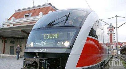 два влака софия стоят блокирани гарата бургас пътници искат закриване бдж