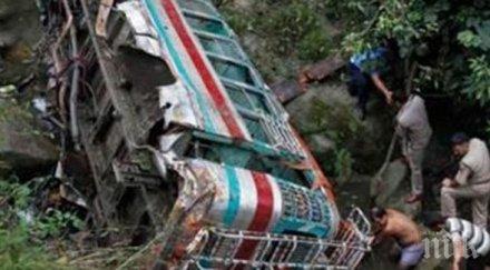 автобус румънски туристи преобърна унгария двама души тежко ранени